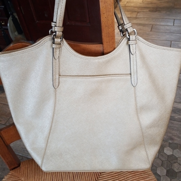 COACH Peyton Large Tote Gold Crossgrain Leather - Picture 2 of 8